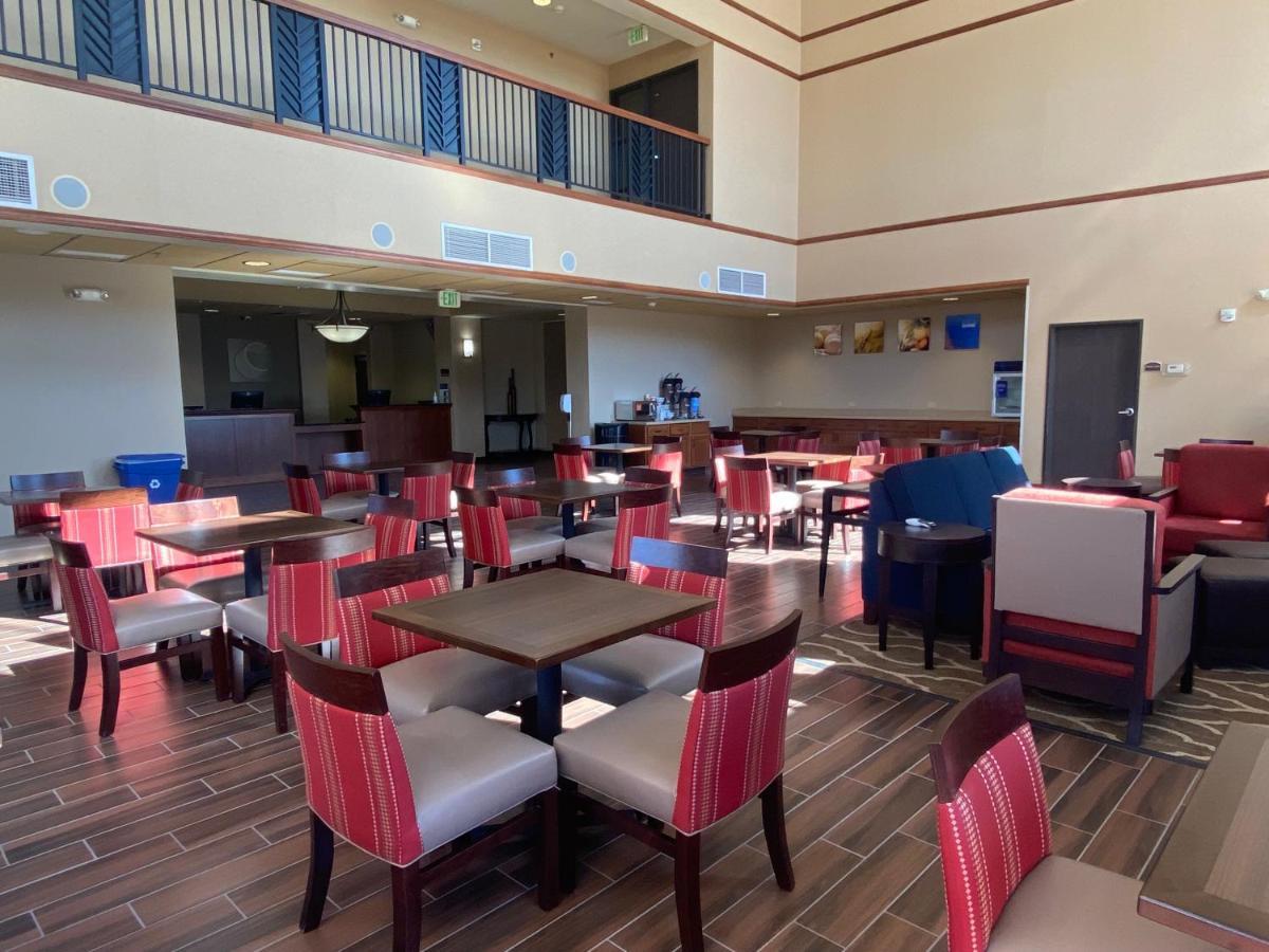 Comfort Inn & Suites Goodland Buitenkant foto